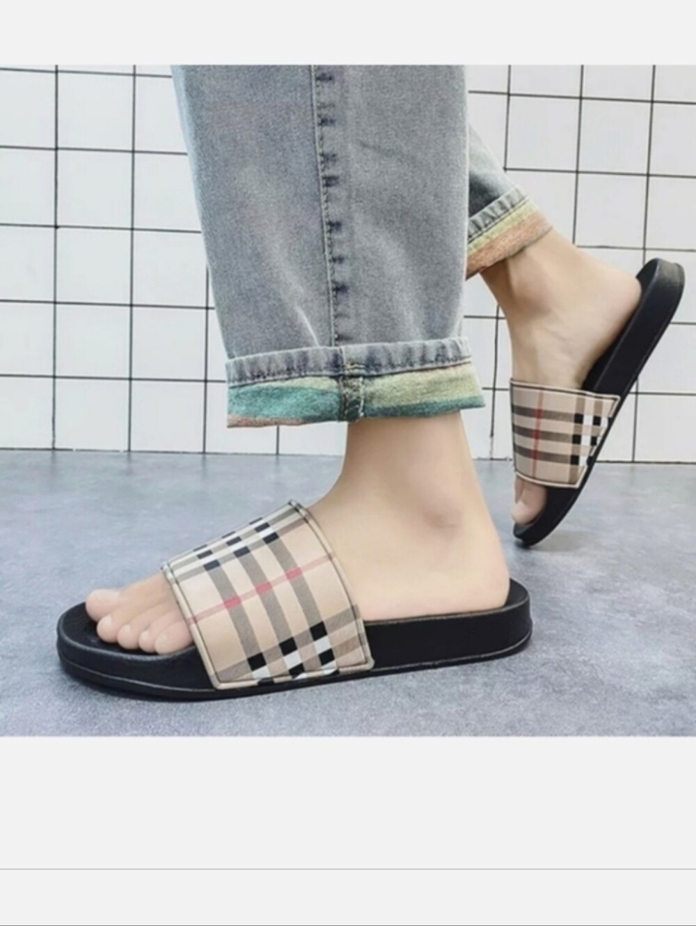 NEW MEN/WOMEN PLAID SLIP ON SANDALS SHOES IN SIZES MEN 11.5-12/ WOMEN 13- 13.5 - Picture 3 of 3